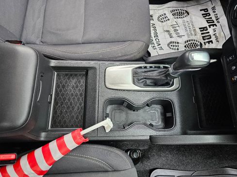 Used 2024 Nissan Frontier SV w/ SV Convenience Package image 11