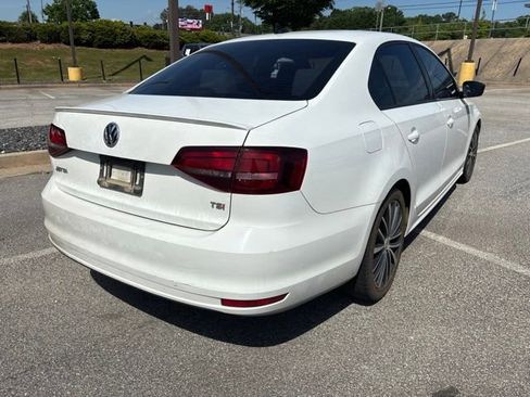 Used 2016 Volkswagen Jetta Sport w/ Lighting Package FWD image 4