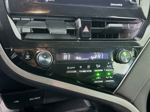 Used 2022 Toyota Camry LE image 22