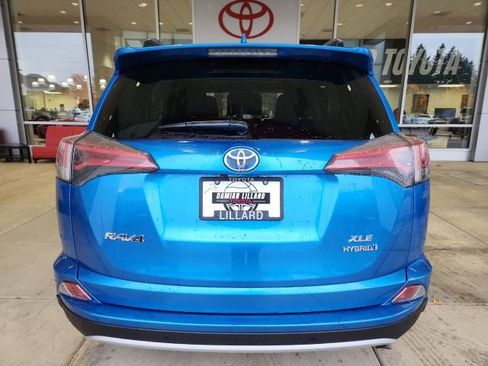 Certified 2018 Toyota RAV4 XLE image 9