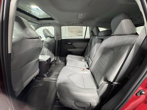 New 2026 Toyota Highlander XLE image 20