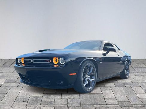 Used 2019 Dodge Challenger R/T image 3