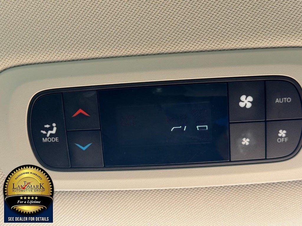 Used 2024 Chrysler Pacifica Touring-L FWD image 16