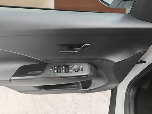 Certified 2024 Hyundai Kona SEL AWD/4WD image 10