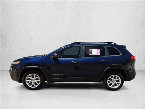 Used 2016 Jeep Cherokee Sport FWD image 9