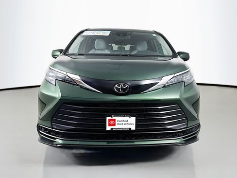 Certified 2026 Toyota Sienna LE FWD image 2