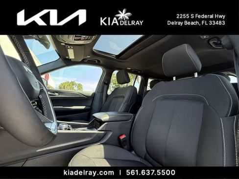 Used 2025 Jeep Grand Cherokee Laredo X w/ Luxury Tech Group I RWD image 19