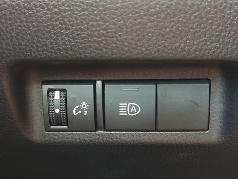 Used 2022 Toyota RAV4 XLE AWD/4WD image 23