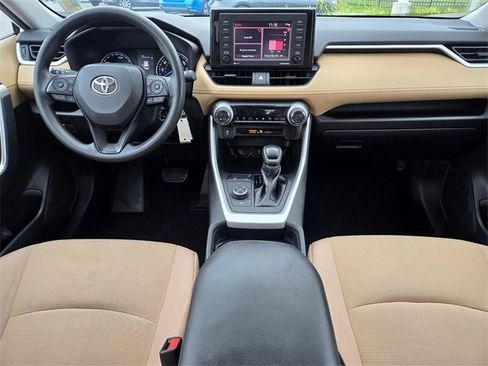 Used 2021 Toyota RAV4 LE image 7