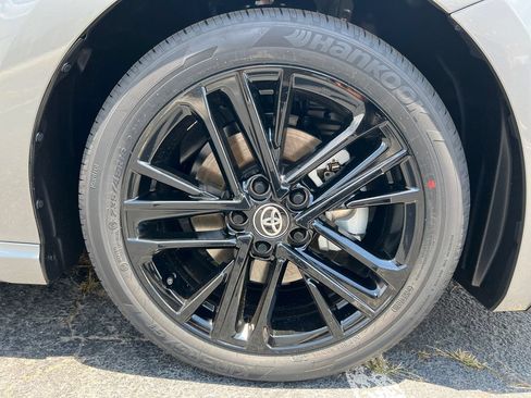 New 2026 Toyota Camry Hybrid FWD image 13