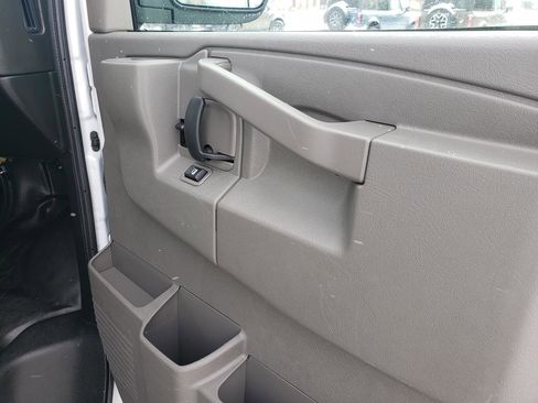 Used 2024 GMC Savana 2500 w/ Driver Convenience Package image 19