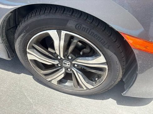 Used 2016 Honda Civic Touring image 4