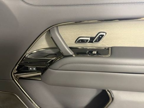 New 2026 Land Rover Range Rover SV AWD/4WD image 32
