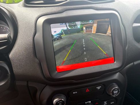Used 2019 Jeep Renegade Trailhawk w/ UConnect 8.4 Nav Group AWD/4WD image 16