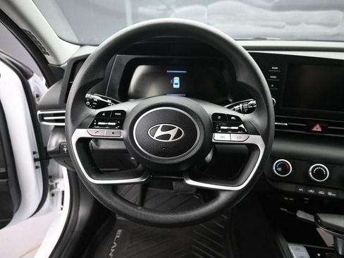 New 2025 Hyundai Elantra SE FWD image 20