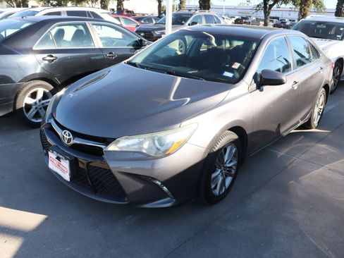 Used 2015 Toyota Camry SE image 6