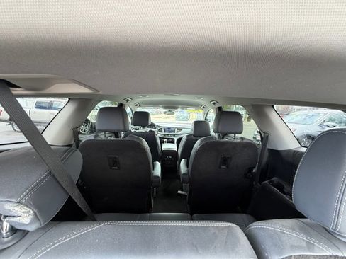 Used 2021 Buick Enclave Essence AWD/4WD image 27