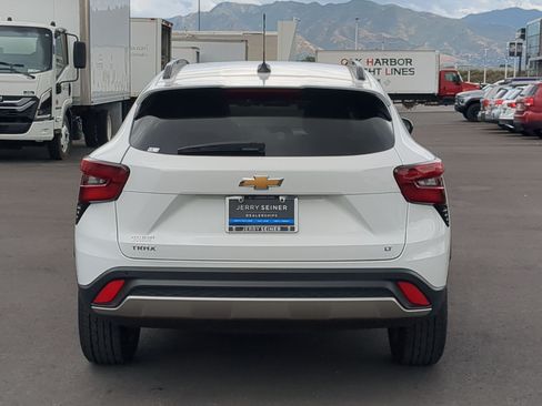 Used 2024 Chevrolet Trax LT w/ Driver Confidence Package FWD image 5