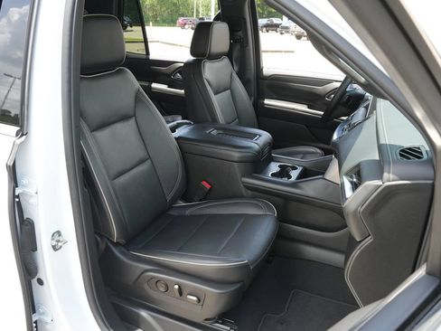 Used 2024 GMC Yukon SLT RWD image 24