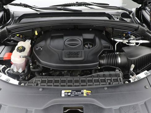 Used 2023 Jeep Grand Cherokee Overland w/ Luxury Tech Group IV AWD/4WD image 31