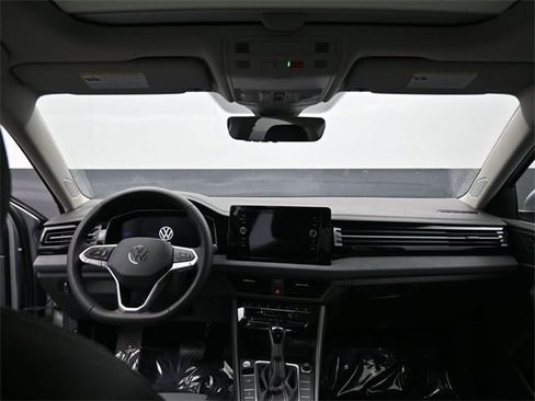 New 2025 Volkswagen Jetta SE image 10