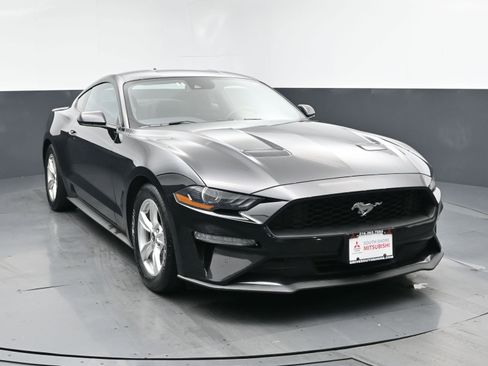 Used 2022 Ford Mustang Coupe image 2