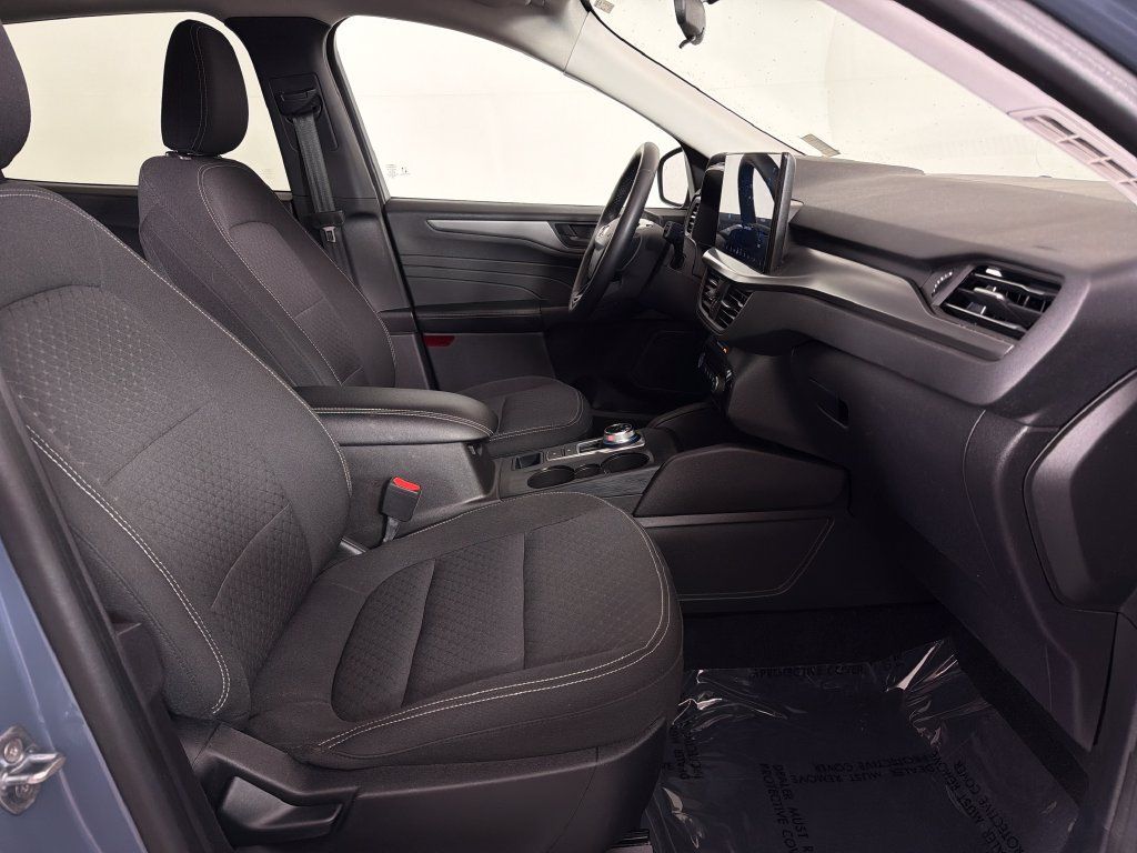 Used 2023 Ford Escape Active w/ Tech Pack #1 AWD/4WD image 21