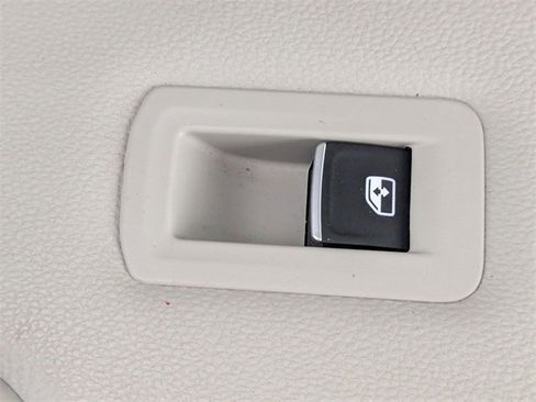 Used 2024 Volkswagen Tiguan SE image 37