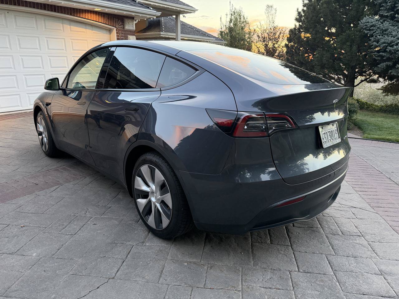 Used 2023 Tesla Model Y Long Range AWD/4WD image 3
