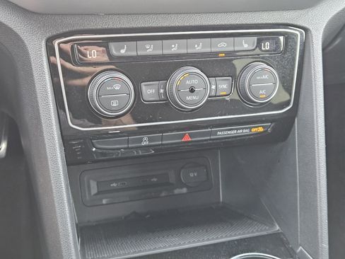 Used 2022 Volkswagen Atlas Cross Sport SEL R-Line image 21