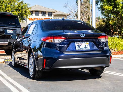 Certified 2025 Toyota Corolla LE image 8