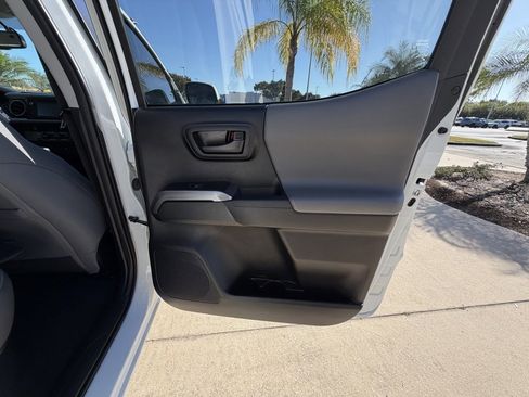 Used 2017 Toyota Tacoma SR5 image 29