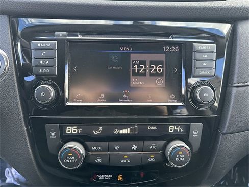 Used 2020 Nissan Rogue SV image 23