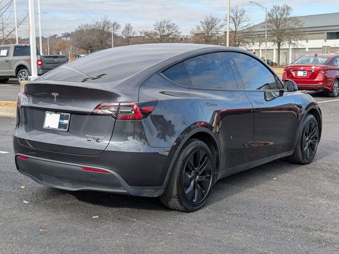 Used 2025 Tesla Model Y Long Range image 9