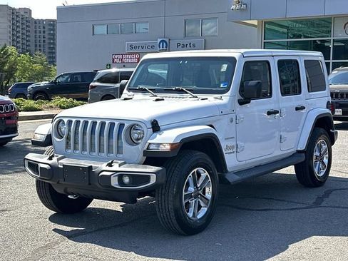 Used 2018 Jeep Wrangler Unlimited Sahara AWD/4WD image 6