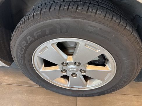 Used 2011 Chevrolet Impala LT image 6