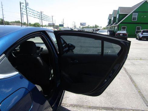 Used 2019 Chevrolet Cruze LT w/ LT Plus Package FWD image 21