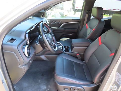Certified 2023 Chevrolet Colorado Z71 w/ Z71 Convenience Package 2 AWD/4WD image 26