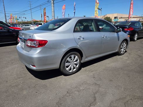 Used 2013 Toyota Corolla LE FWD image 4