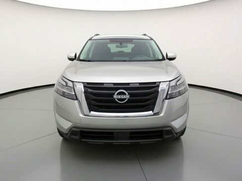 Used 2025 Nissan Pathfinder SV FWD image 2
