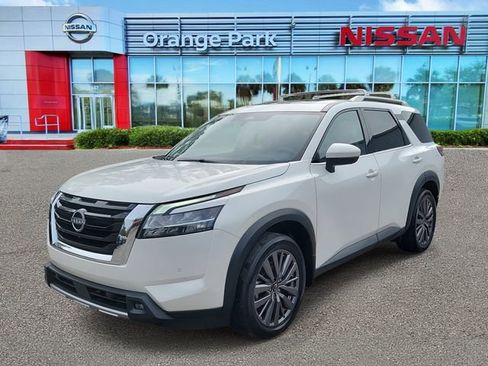 Used 2023 Nissan Pathfinder SL w/ SL Premium Package image 4