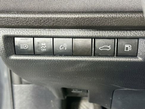 Used 2025 Toyota Camry LE image 12