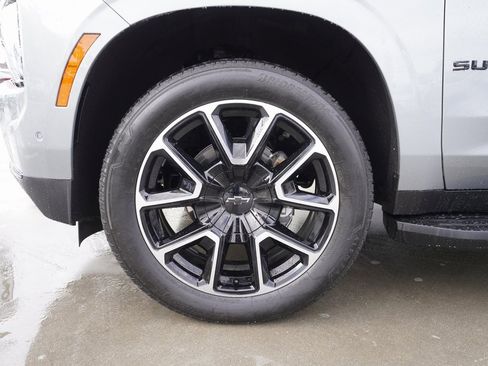 Used 2025 Chevrolet Suburban RST image 25