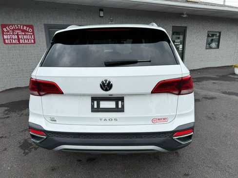 Used 2022 Volkswagen Taos SE FWD image 4