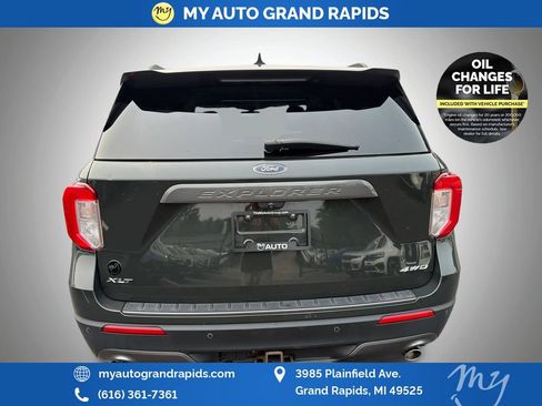 Used 2022 Ford Explorer XLT w/ Equipment Group 202A AWD/4WD image 6