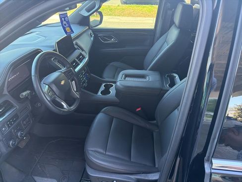 Used 2024 Chevrolet Tahoe LT w/ Luxury Package image 3