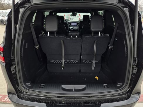 New 2026 Chrysler Pacifica Select w/ S Appearance Package FWD image 8