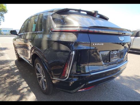 Used 2023 Cadillac Lyriq 2WD image 7