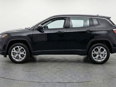 Used 2025 Jeep Compass Latitude AWD/4WD image 5