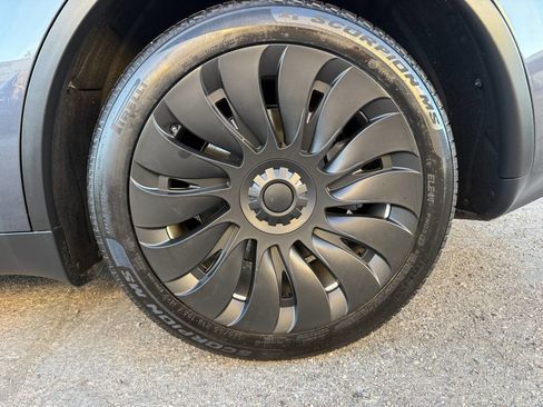 Used 2023 Tesla Model Y Long Range image 17